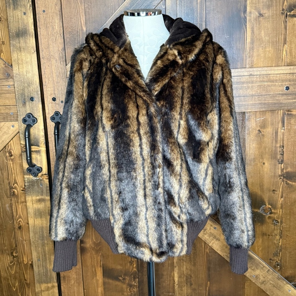 RLZ Faux Fur Hooded Bomber Style Hook & Eye Closure Women’s Jacket Size M
